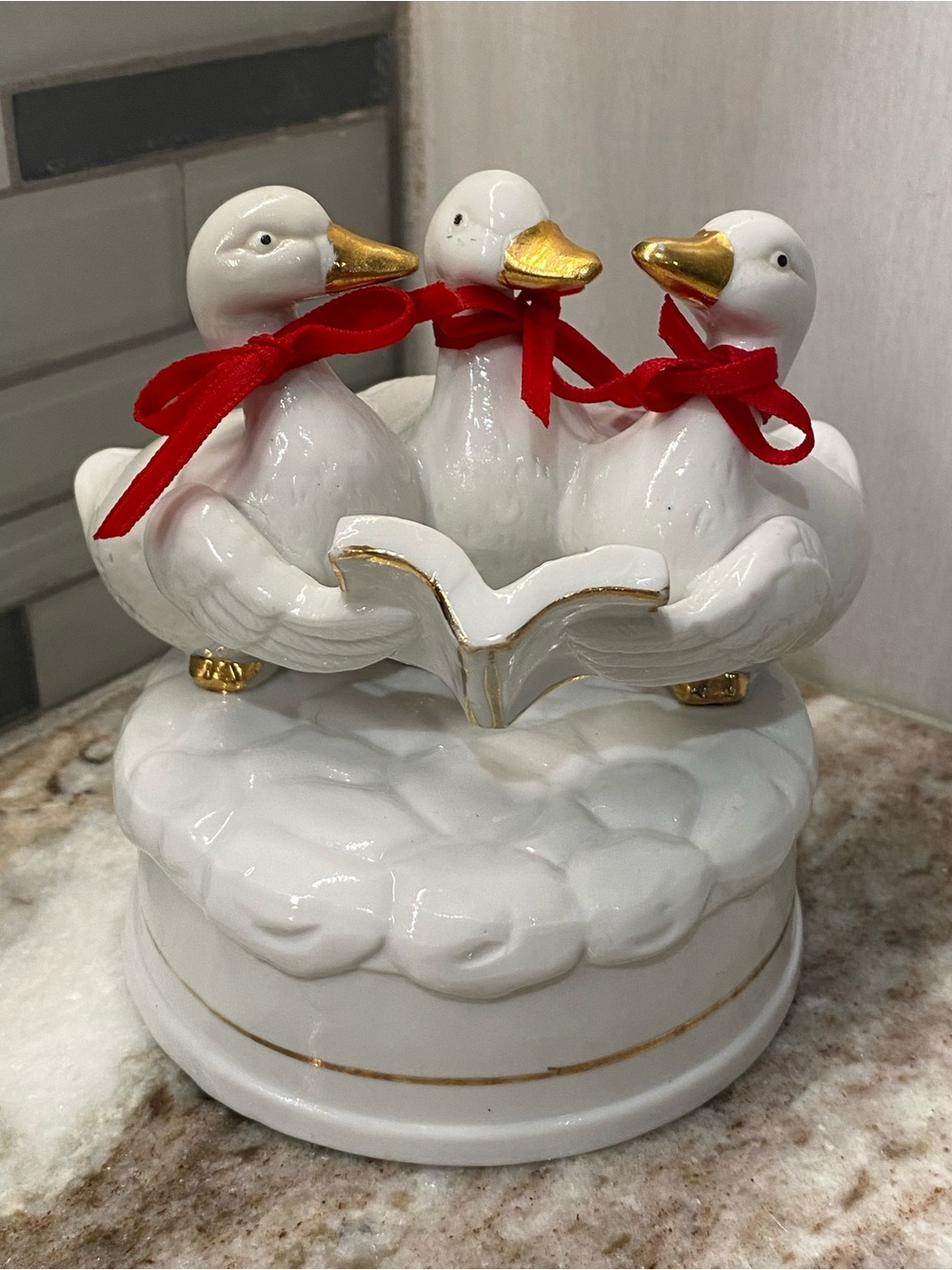 VTG 1980s Porcelain Caroling Geese Christmas Music Box 12 Days Of Christmas